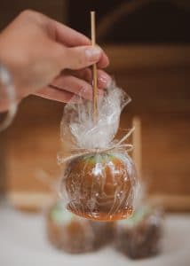 How to store Halloween Caramel Apple.