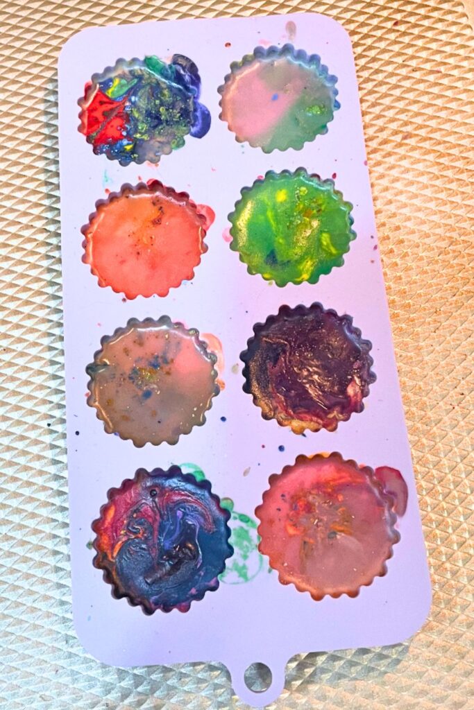 Melted Crayon Art with Molds - Platein28